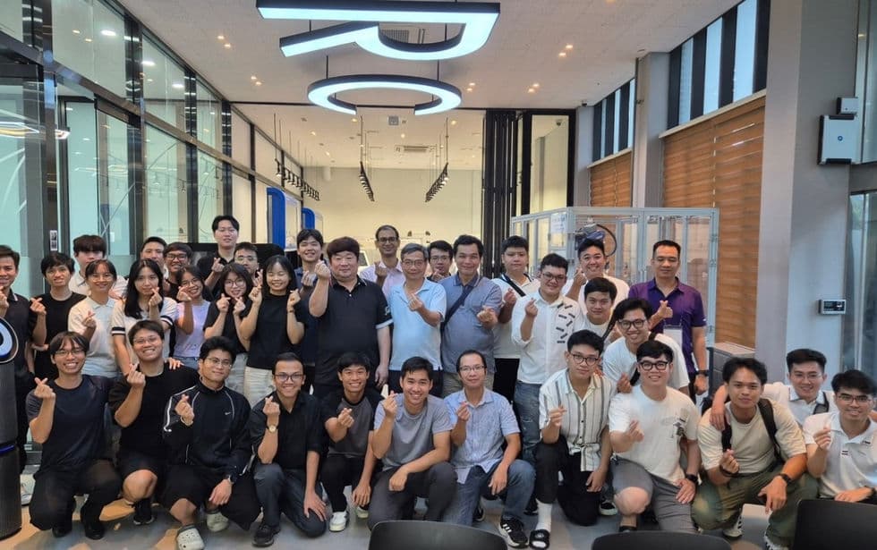 Visit of Professor Nguyen Tan Tien and students